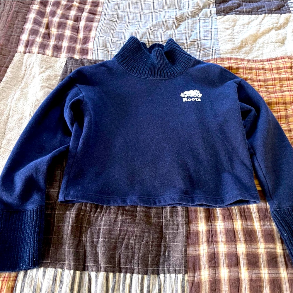 Women’s Roots sweater